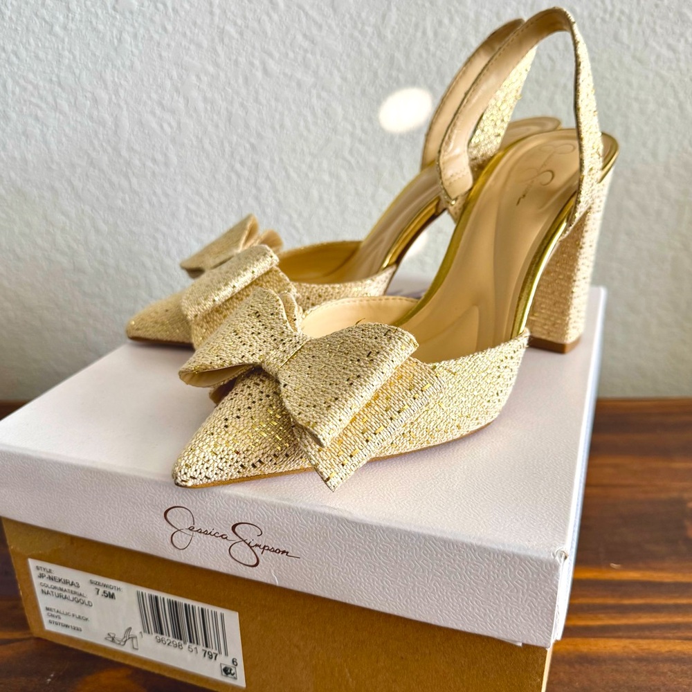 ✨Jessica Simpson Nekira Heels- size 7.5✨
WORN ONCE- gold metallic flake